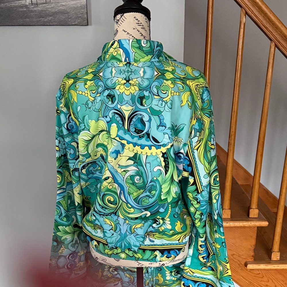 Akira- Vibrant Green and Blue Patterned Jacket and Shorts Set - Picture 4 of 9